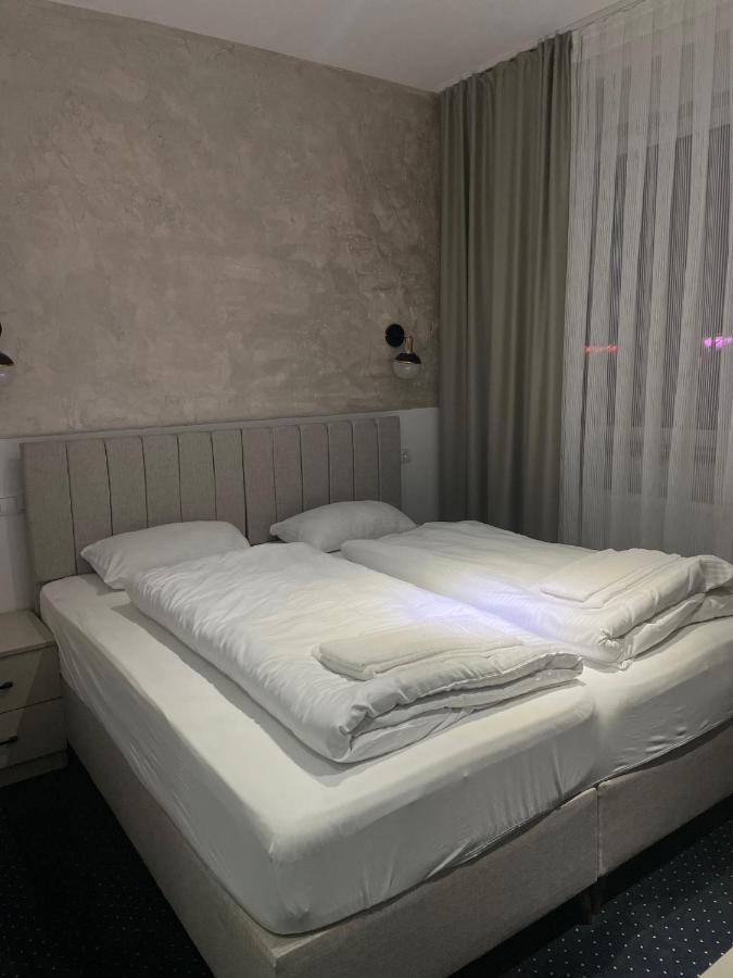Gastpark Hotel Manching Bagian luar foto
