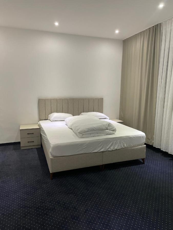 Gastpark Hotel Manching Bagian luar foto