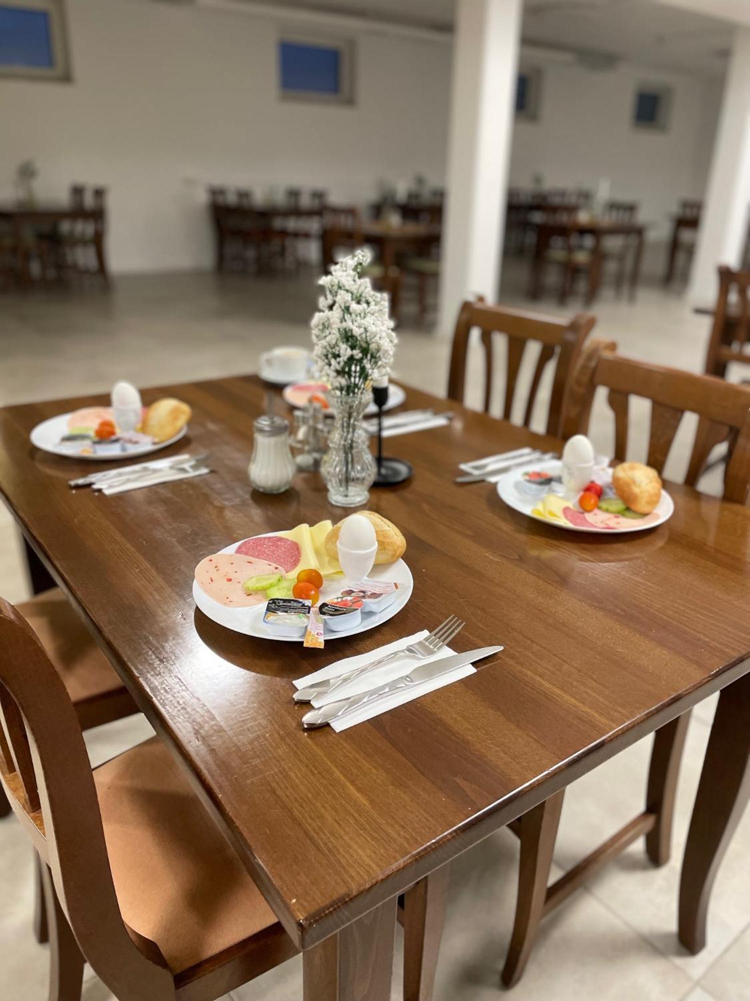 Gastpark Hotel Manching Bagian luar foto