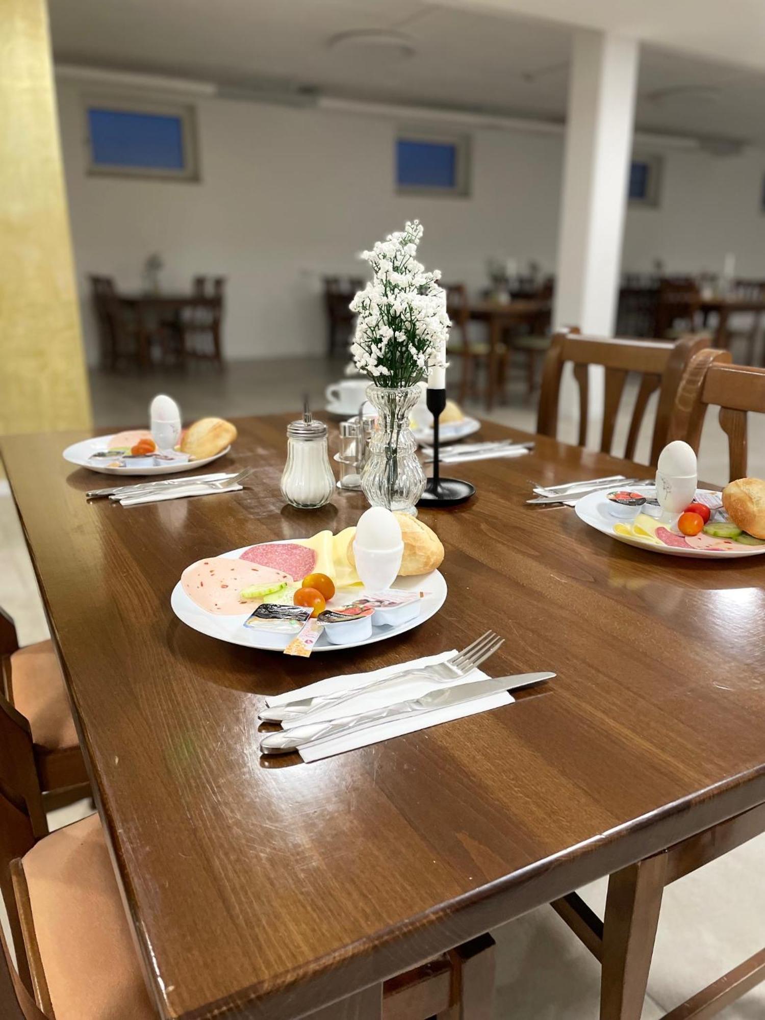 Gastpark Hotel Manching Bagian luar foto