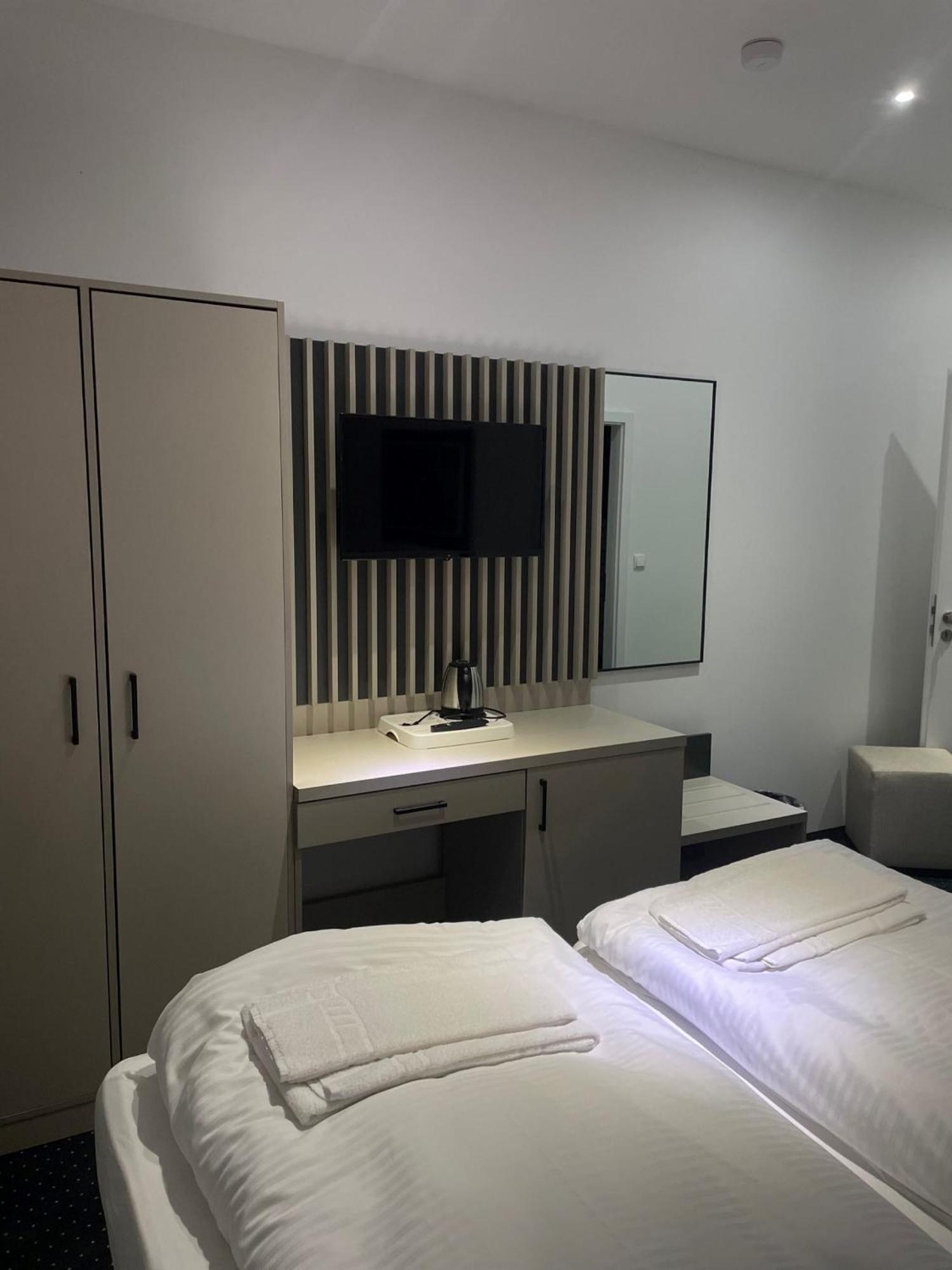 Gastpark Hotel Manching Bagian luar foto